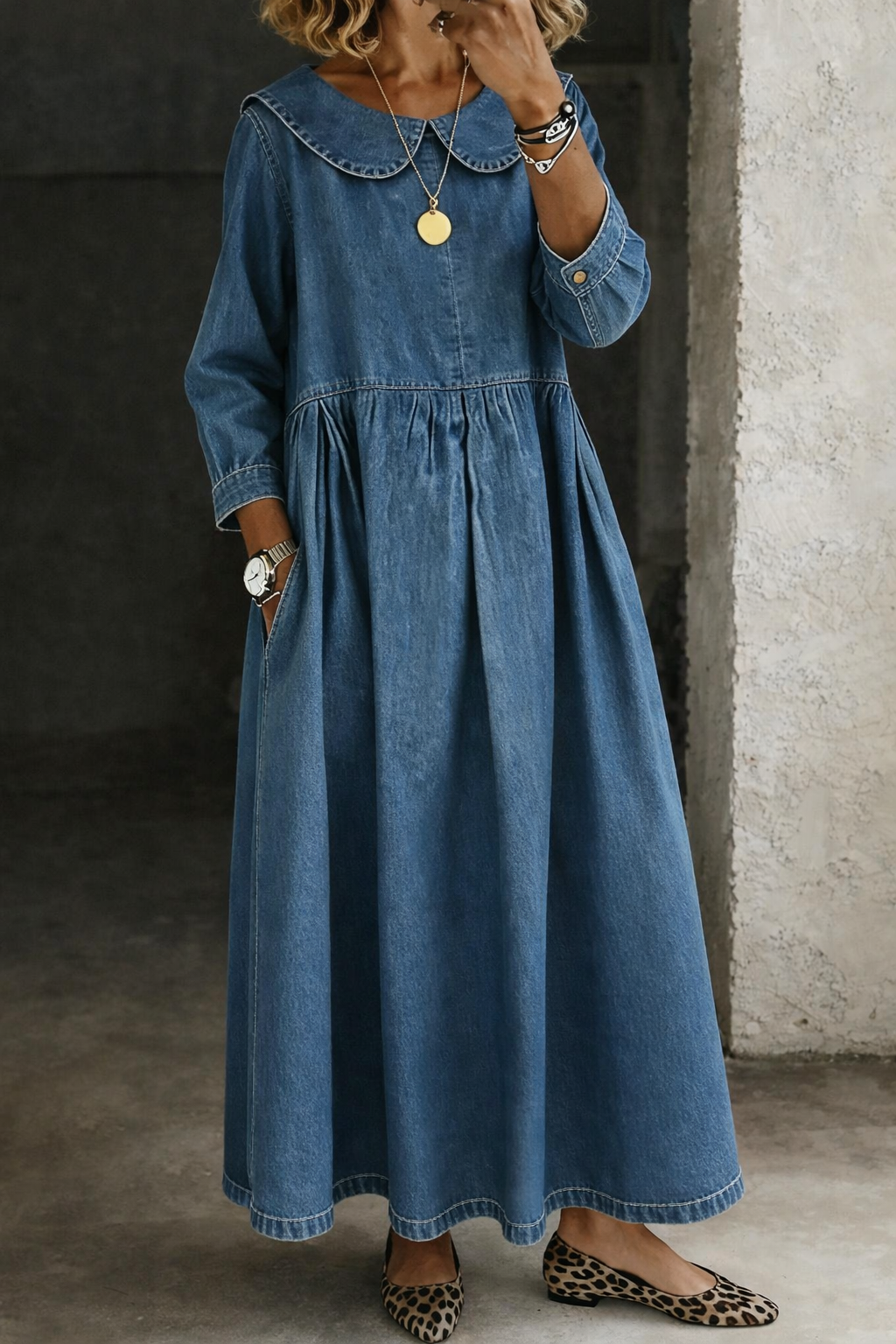 Duval Paris™ | Robe en jean à col Peter Pan