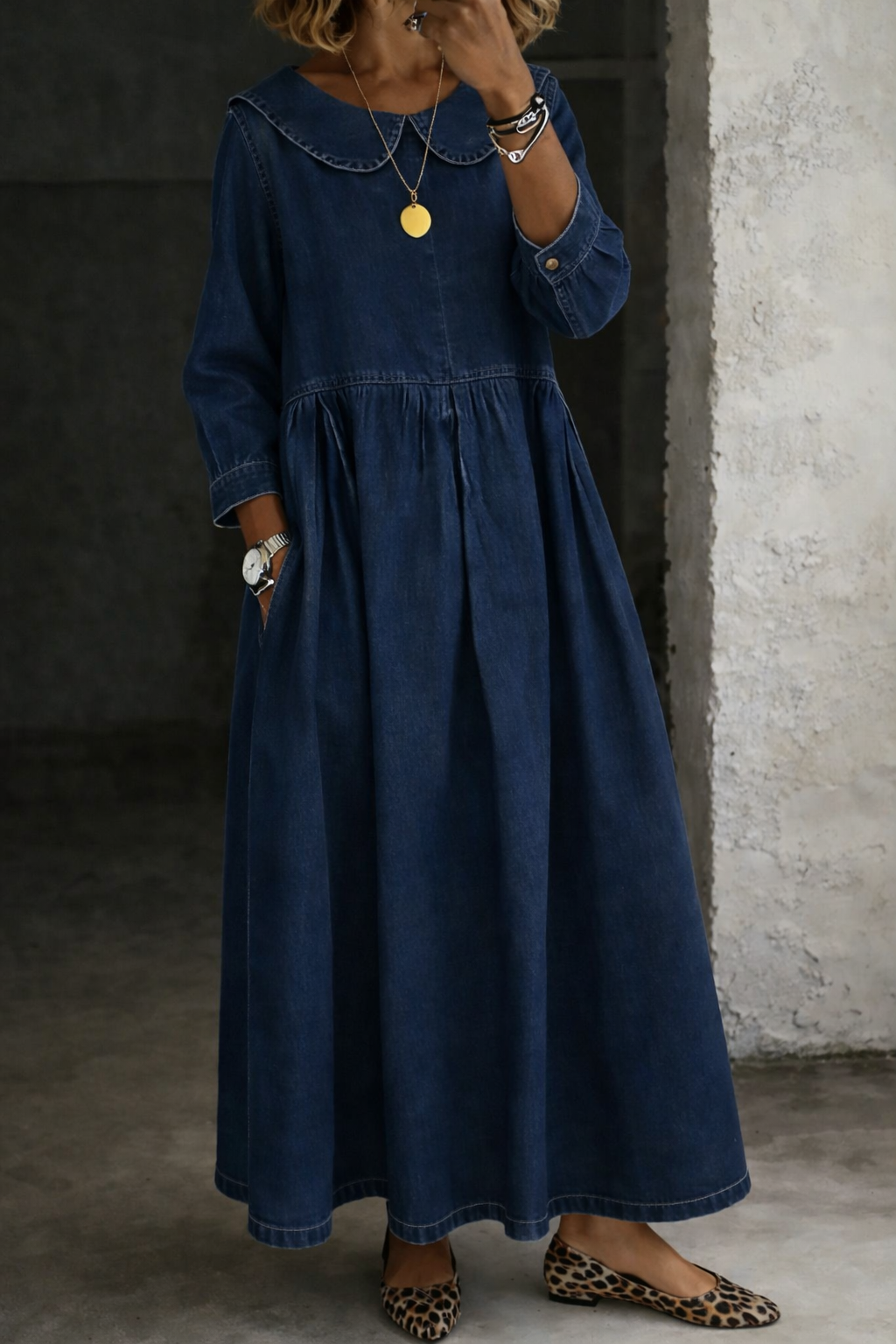 Duval Paris™ | Robe en jean à col Peter Pan