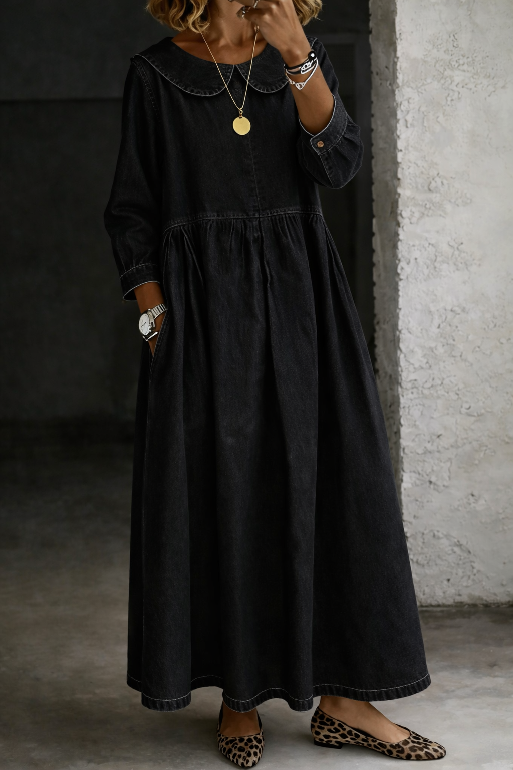 Duval Paris™ | Robe en jean à col Peter Pan