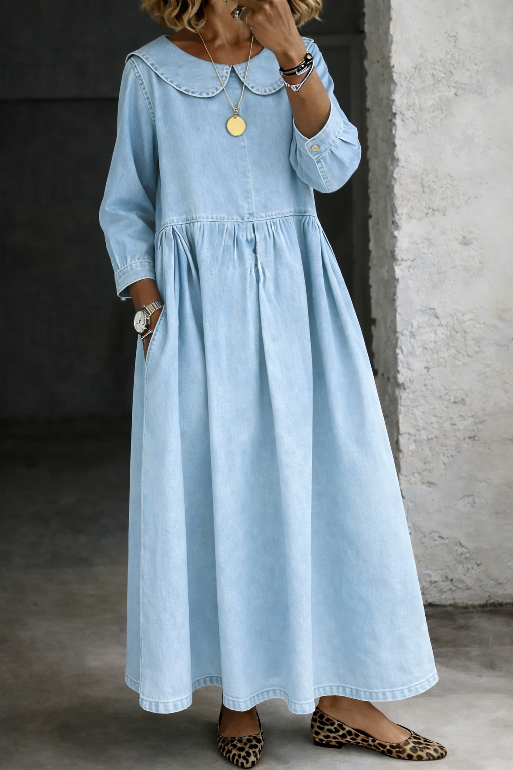 Duval Paris™ | Robe en jean à col Peter Pan