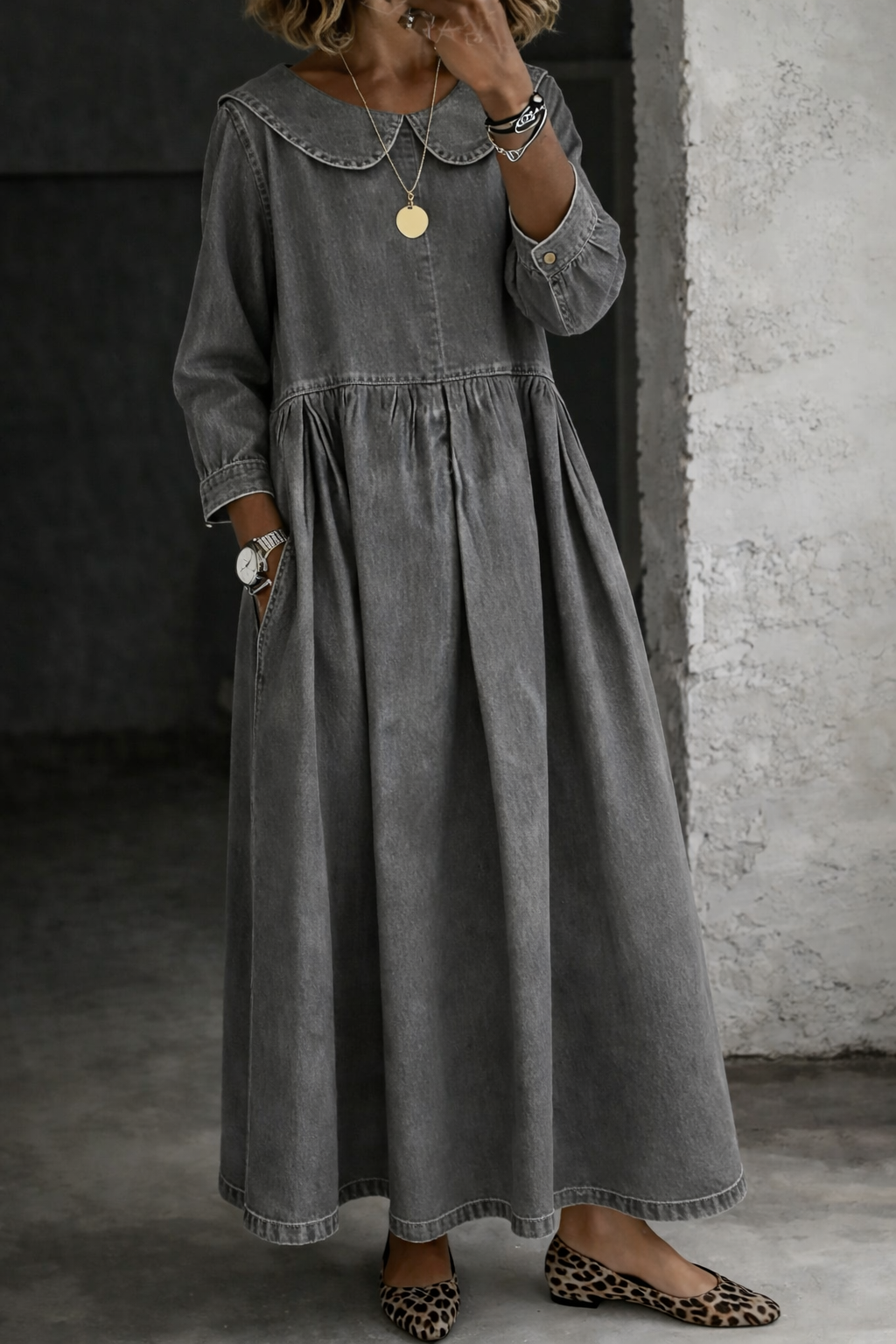 Duval Paris™ | Robe en jean à col Peter Pan