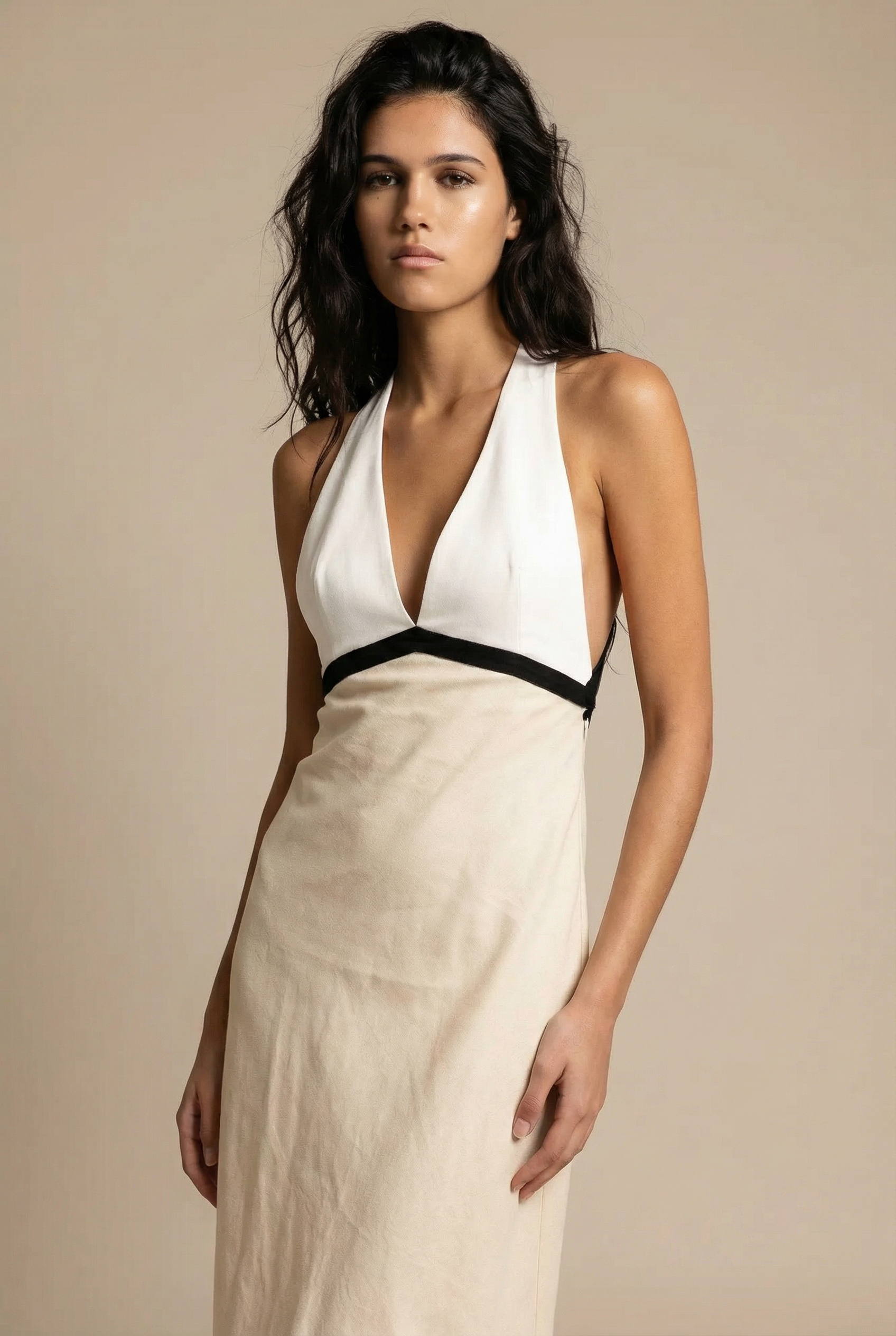 Duval Paris™ | Robe longue dos nu en lin écru