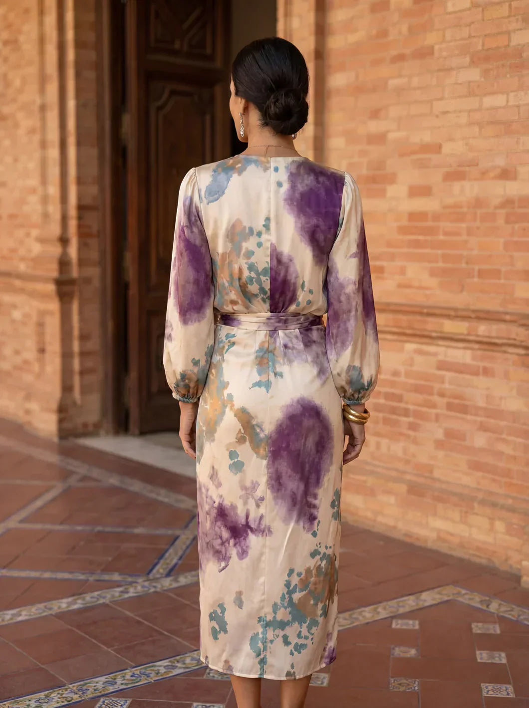 Duval Paris™ | Robe élégante à col en V