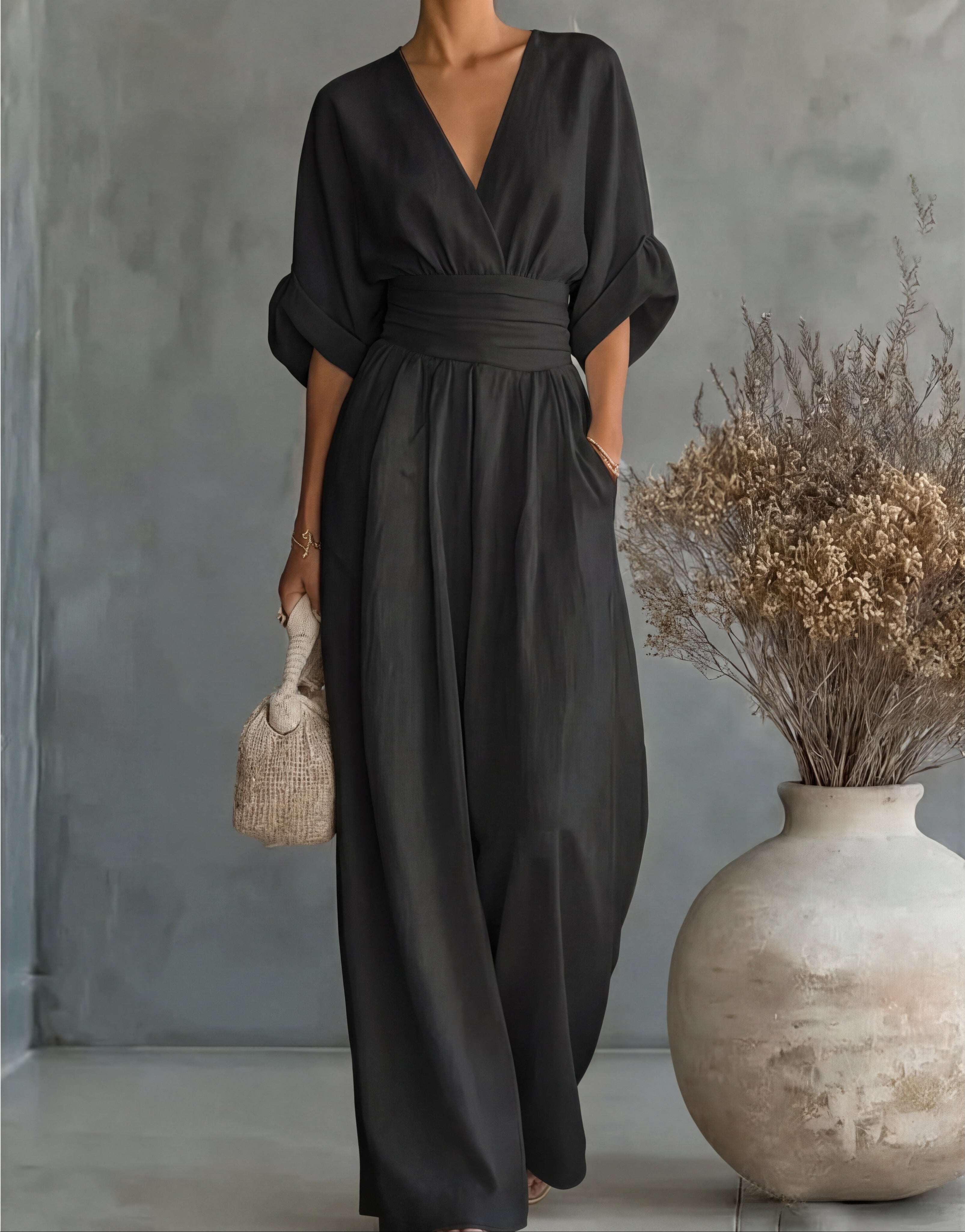 Duval Paris™ | Mono élégant à décolleté en V et jambe large