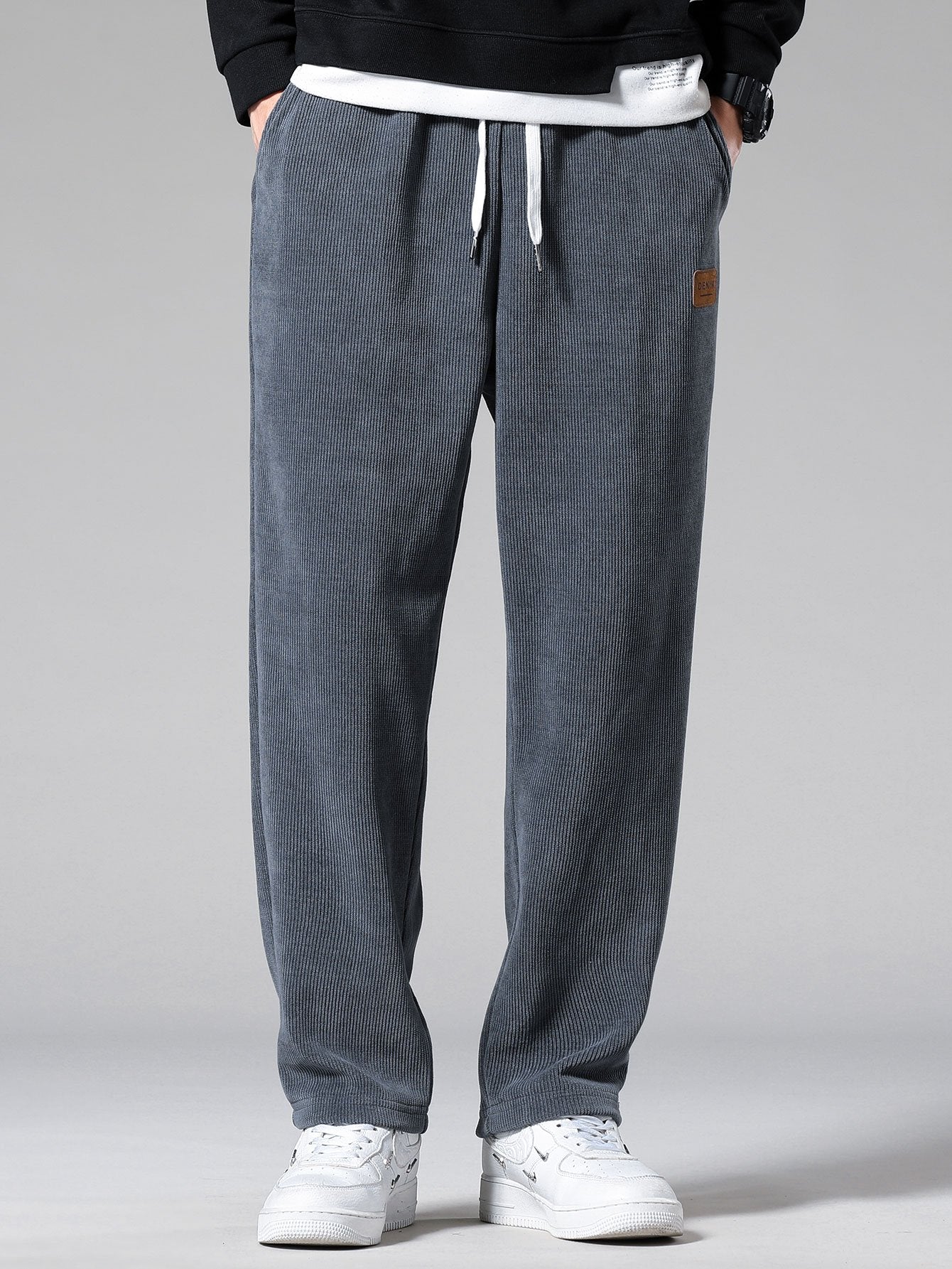 Duval Paris™ | Pantalon en velours côtelé à jambe droite