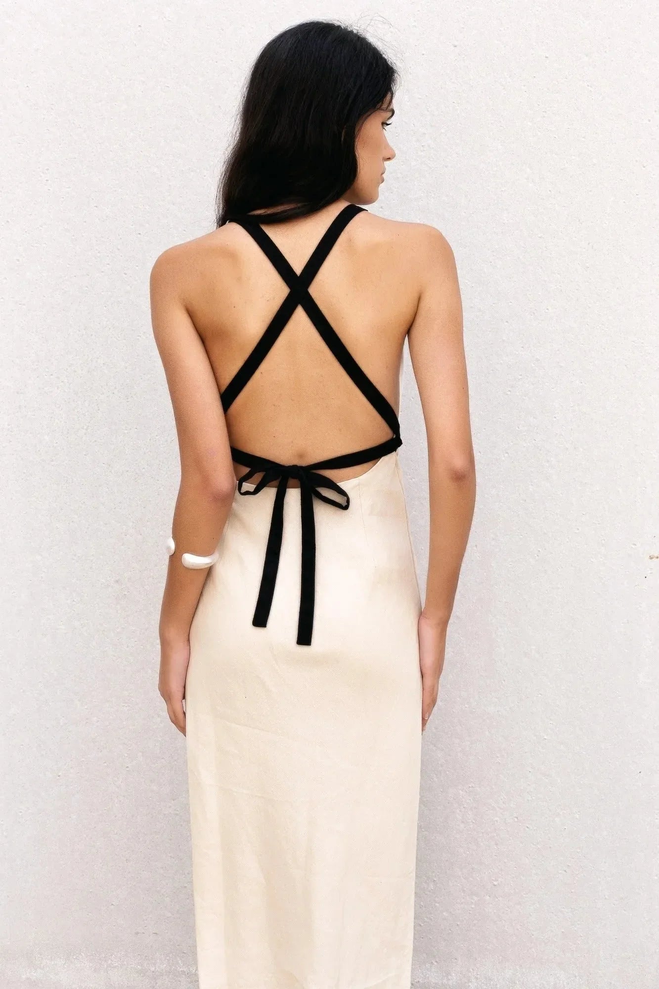 Duval Paris™ | Robe longue dos nu en lin écru
